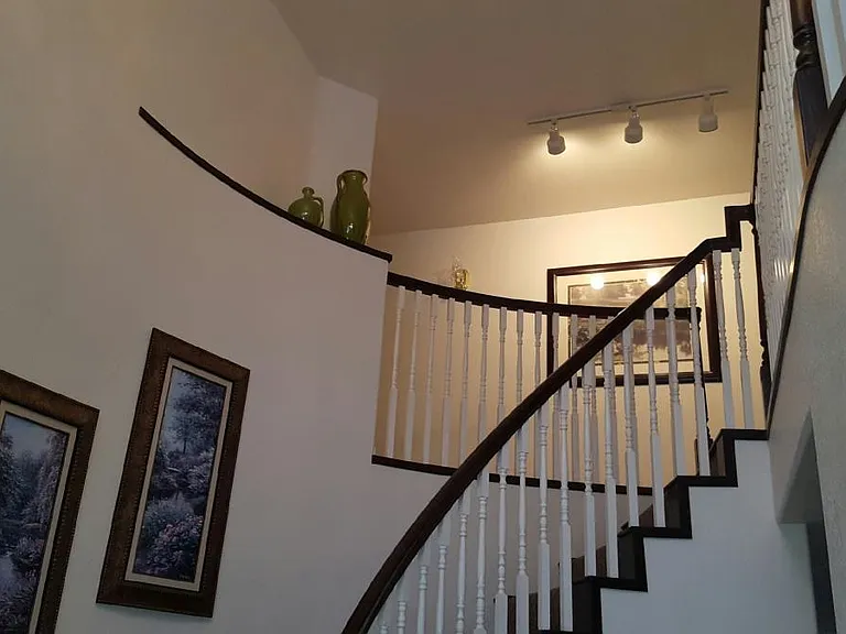 450 Endicott Dr — Photo 5