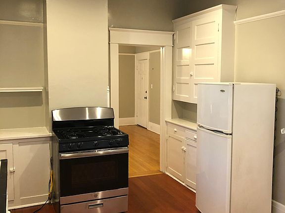 4th image of 563 N Marengo Ave APT 3