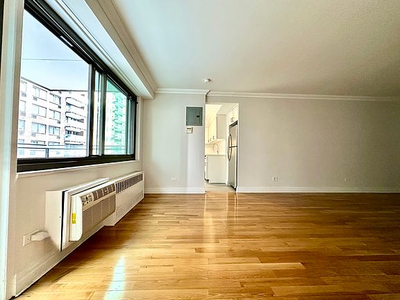3rd image of 135 W 96th St APT 5H
