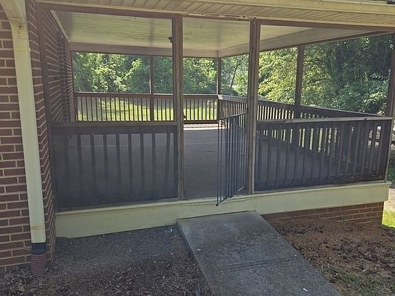 2nd image of 2602 Village Trl