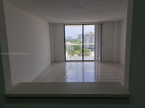 3rd image of 13499 Biscayne Blvd APT 712
