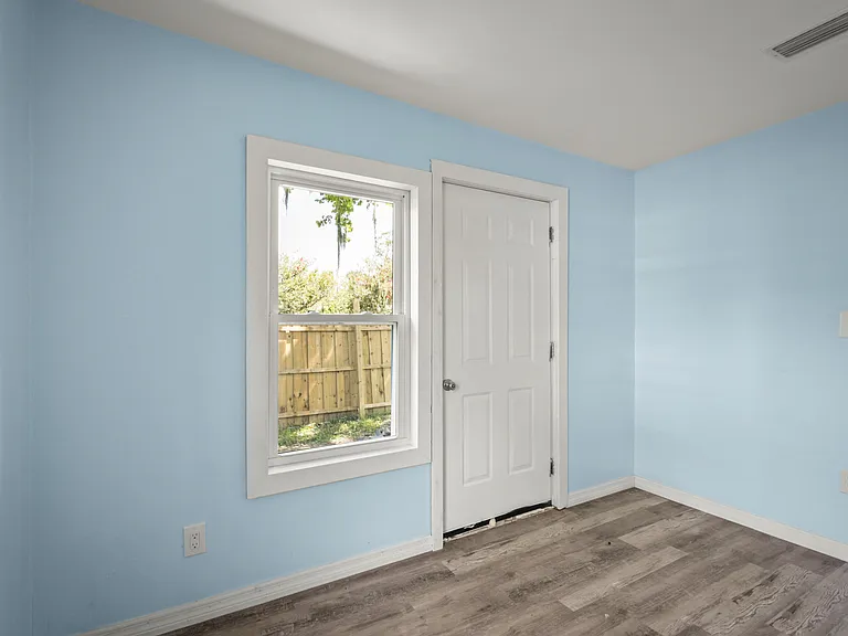 260 Vernis Ave — Photo 14