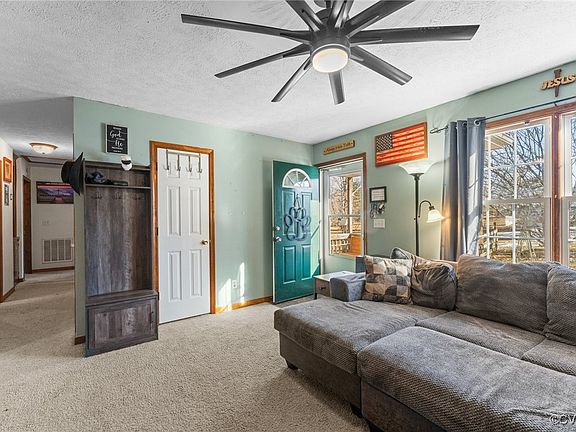 4th image of 22 Hosten Ln