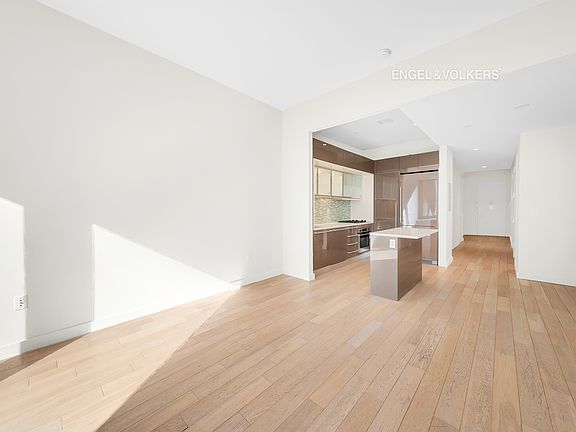 4th image of 75 Wall St #23E