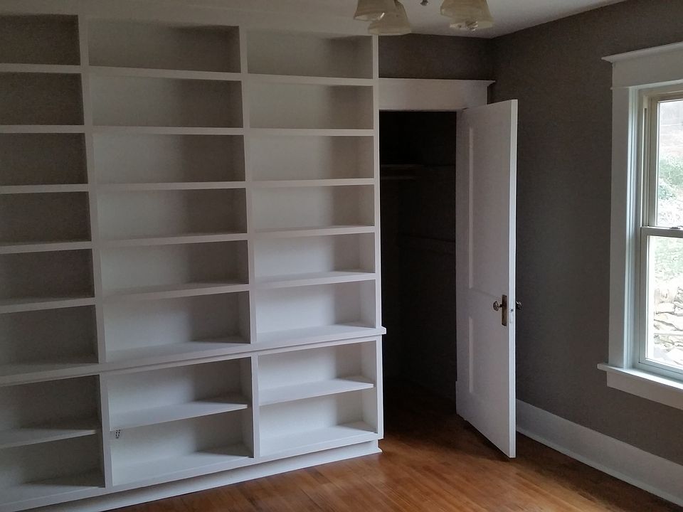 Bedroom 1 w/walk-in closet