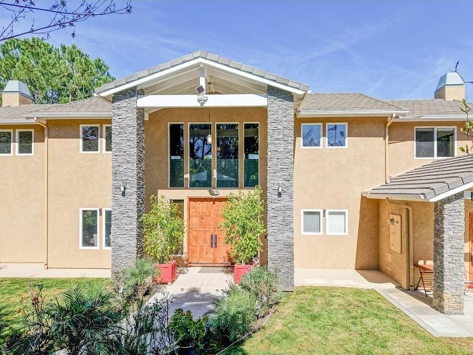1st image of 1377 Knoll Rd #B