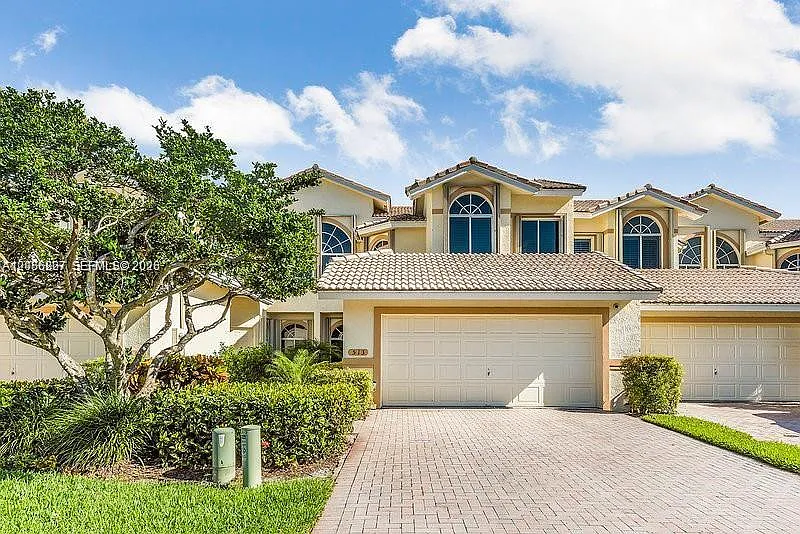 513 W Palm Aire Dr #513