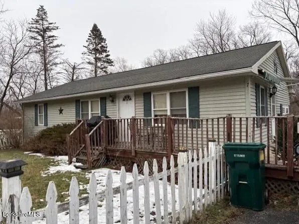 7 Stevens St, Adams, MA 01220