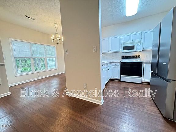 5th image of 106 Pointe Crest Ct