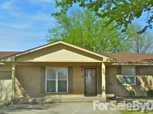 325 Eastmanor Cir, Pryor, OK 74361