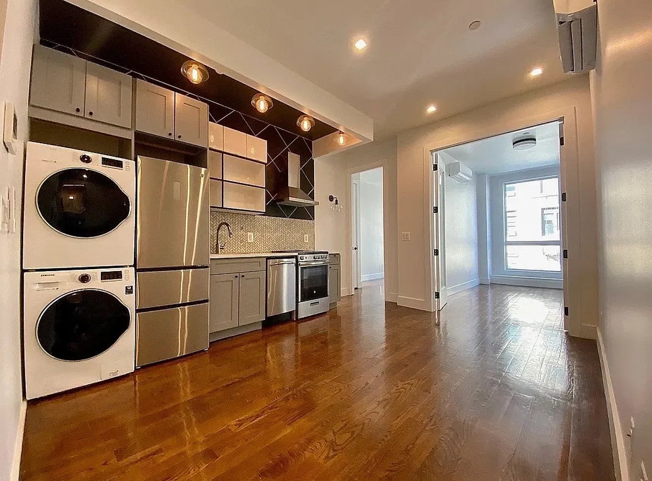 91 Graham Avenue — Photo 1