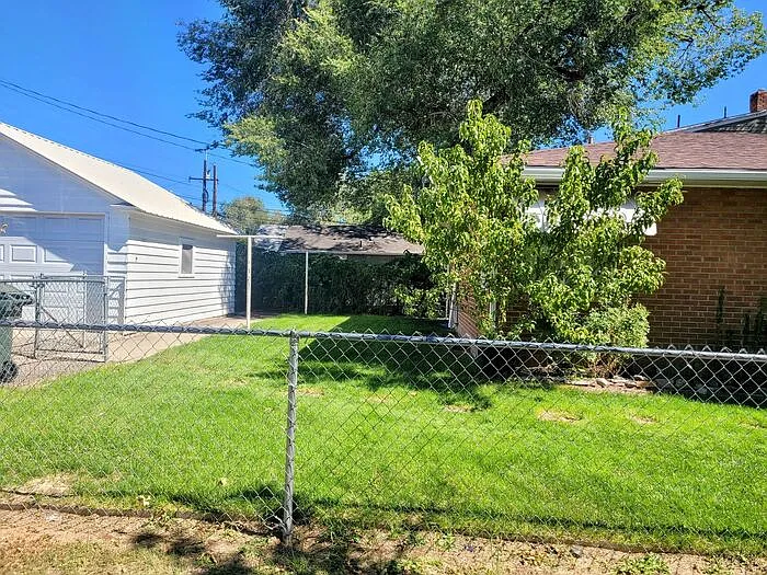 Building Photo - 304 N 10th St