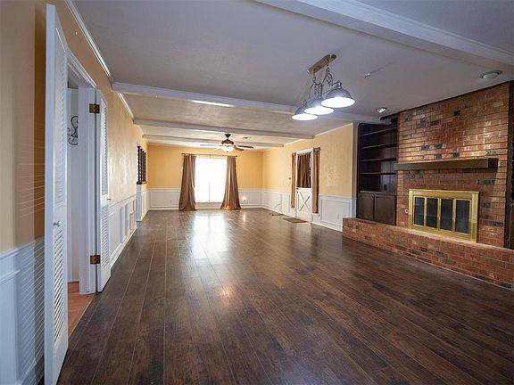 4th image of 813 SW 25th St
