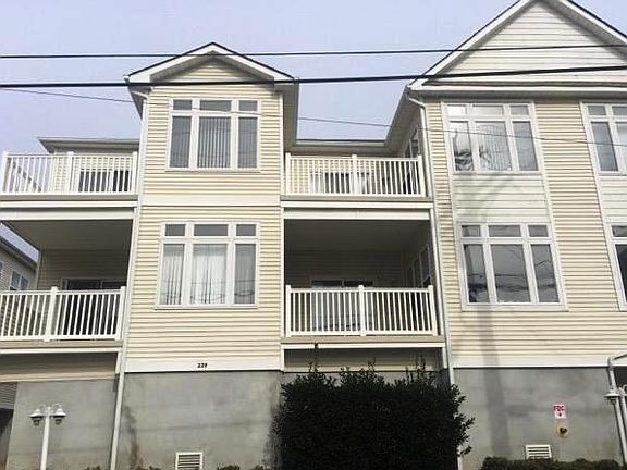 2nd image of 229 E Pine Ave #100