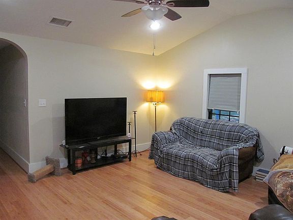 3rd image of 405 Wilkerson St