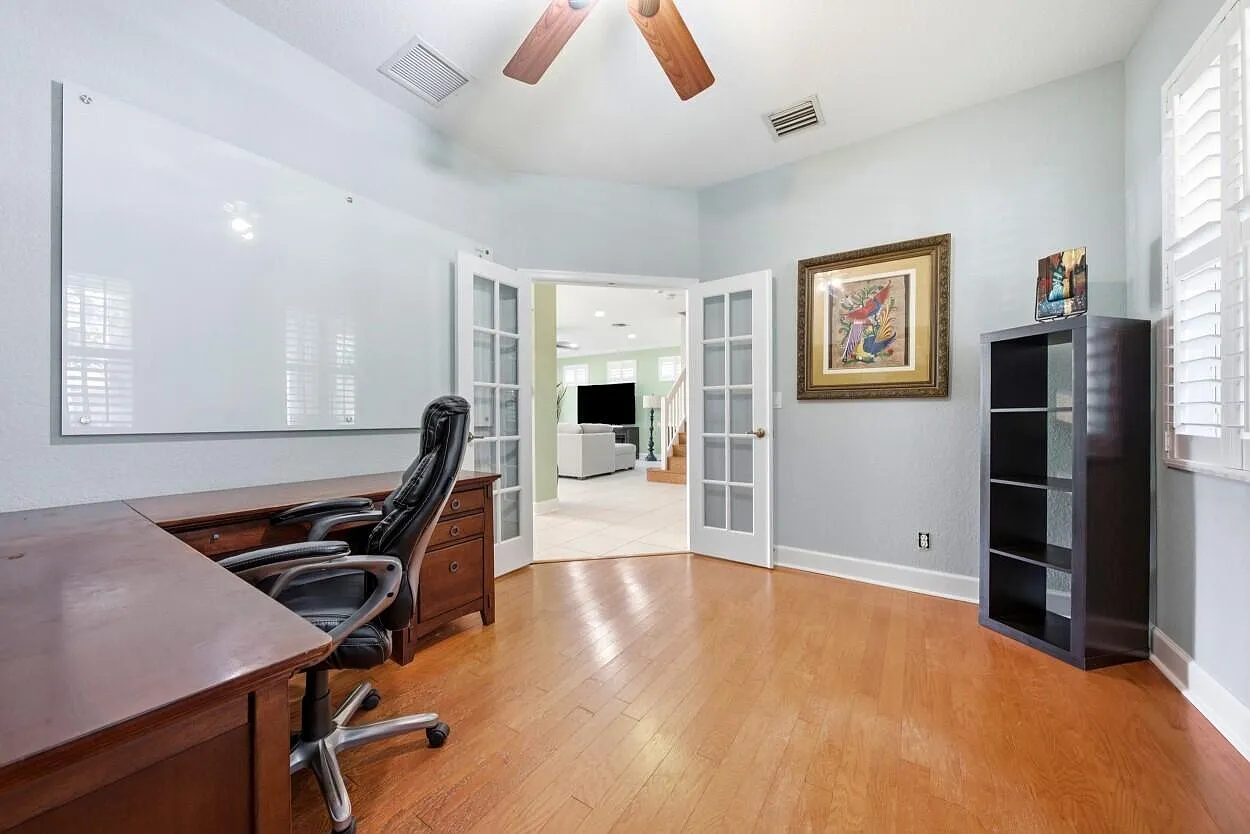 4 bed, 2088 sqft, $5,650 — Photo 3
