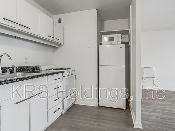 5th image of 311 W Franklin St #4