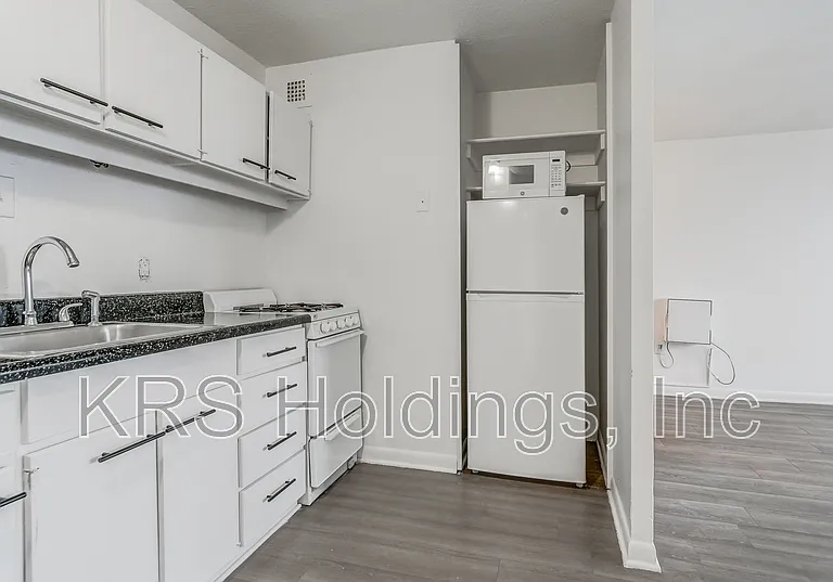 311 W Franklin — Photo 13