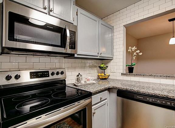 4th image of 9204 Kings Canyon Dr