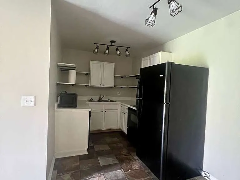 2400 Light Rd — Photo 11