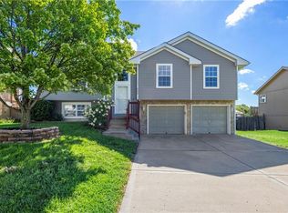 8633 N Mersington Ave, Kansas City, MO 64156