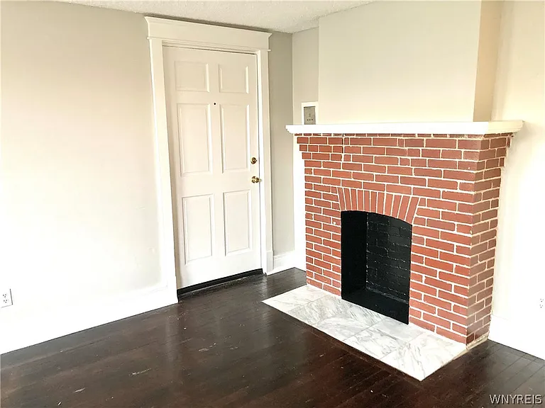 294 S Elmwood Ave #4 — Photo 2