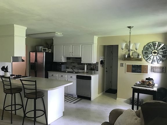 2nd image of 925 Gleneagle Dr
