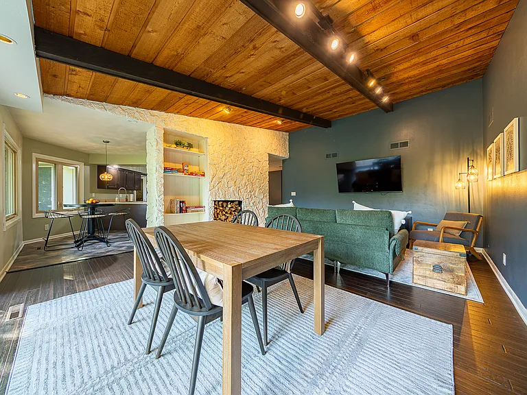 Montlake Dr — Photo 6