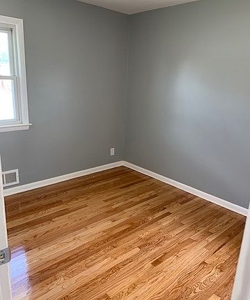 3rd image of 616 Mackinaw Ave