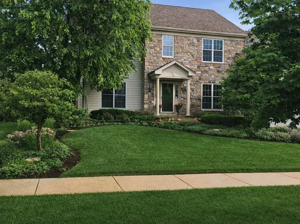 823 Columbia Cir, North Aurora, IL 60542