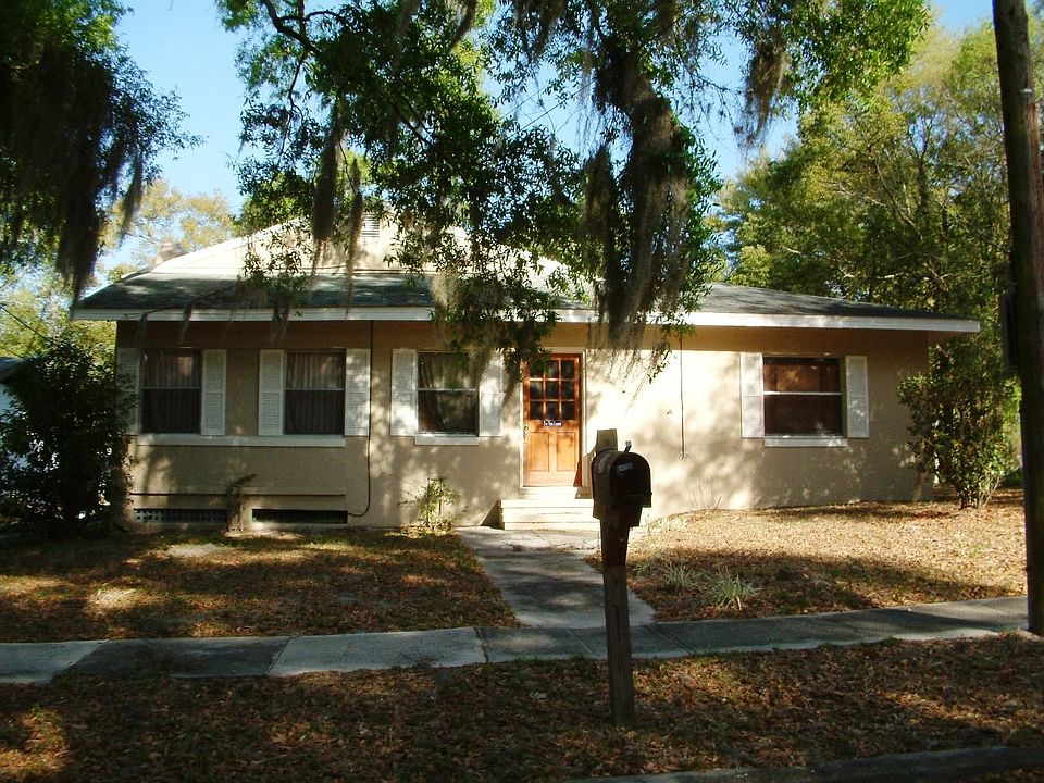 SHORT SALE!  Very Quaint!  Bring all offers.