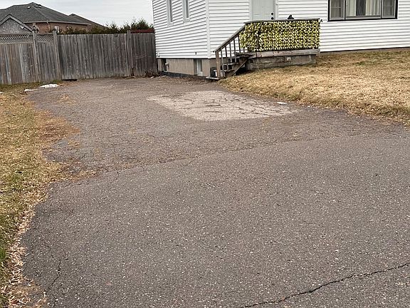 3rd image of 1418 Wilson Rd N