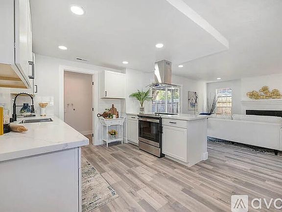 4th image of 2502 Lucile Ave