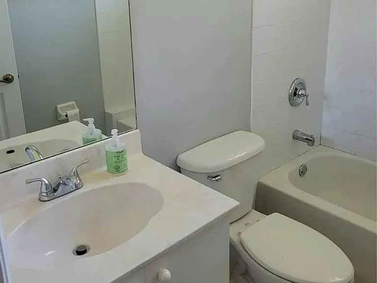 1011 Grove Dr — Photo 7