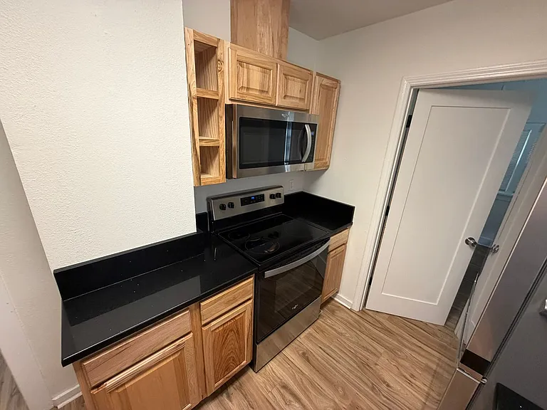 318 Washington St SW — Photo 8