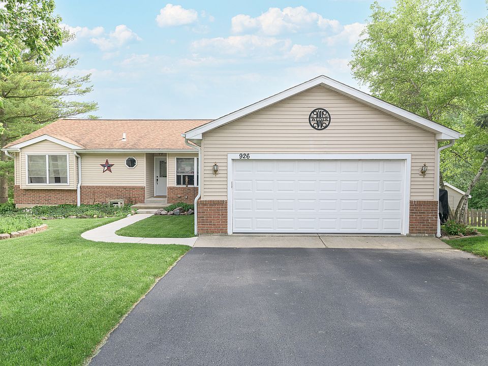 1st image of 926 Summer Hill Ct