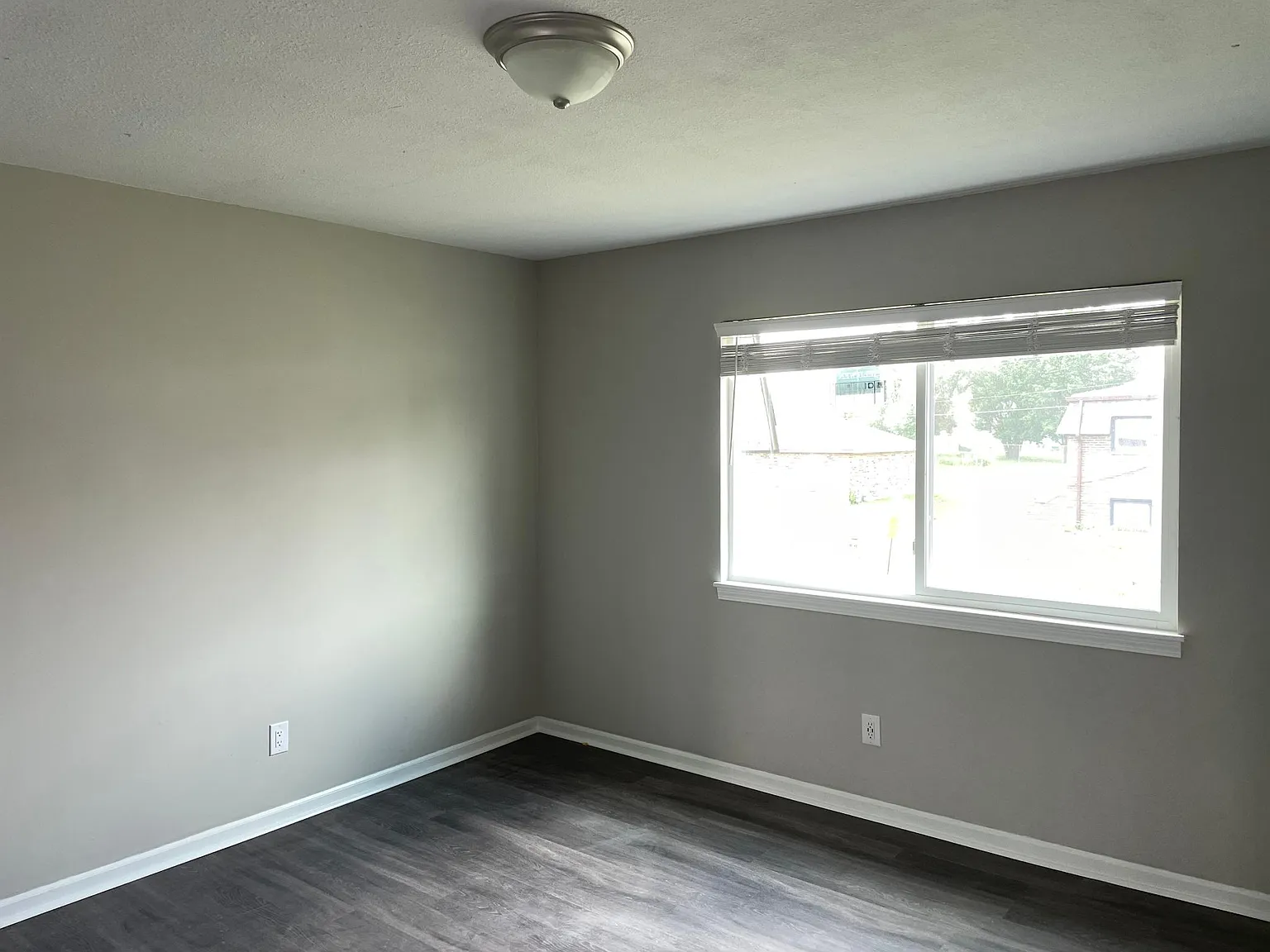 2 bed, 700 sqft, $800 — Photo 3