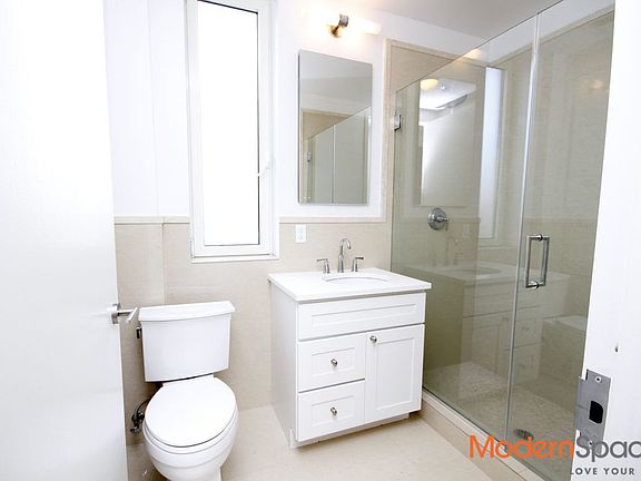 4th image of 2638 28th St APT 6A