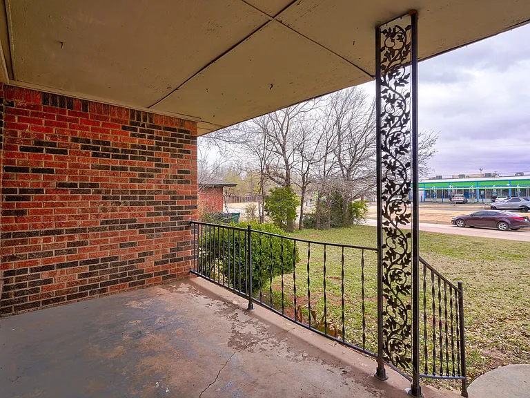2845 Cambridge Ct — Photo 8
