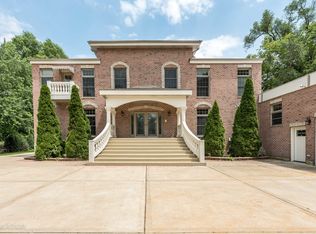 3S515 Mignin Dr, Warrenville, IL 60555
