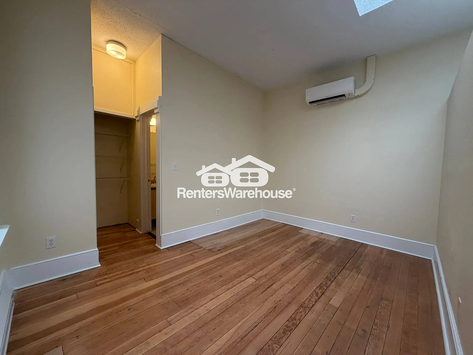 Varsity Lofts - Drake Area — Photo 3