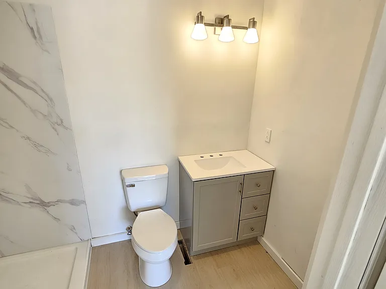 50 Westhaven Dr — Photo 2