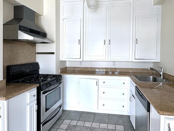 5th image of 1830 Clay St APT 202