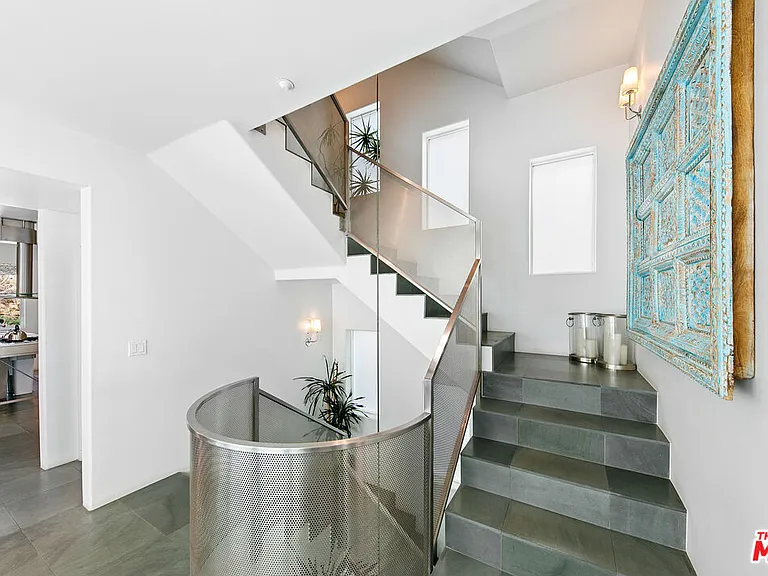 1341 Palisades Beach Rd — Photo 34