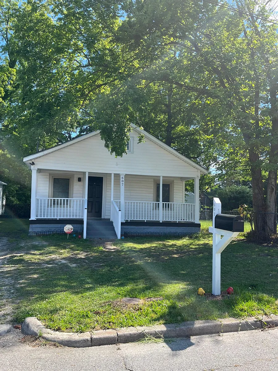 Building Photo - 607 E Goldleaf St #1