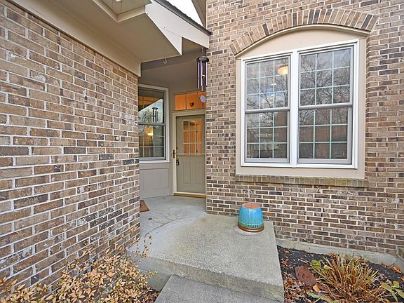 4th image of 2432 S Coveyrun Ct