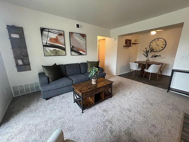 Lexington Manor Apartments — Photo 19