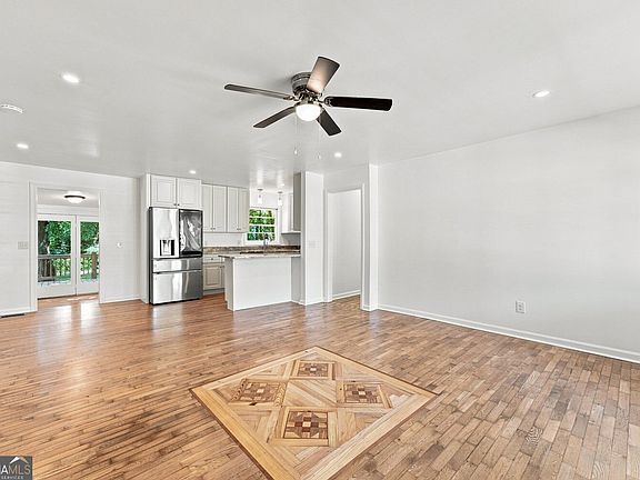 5th image of 298 Faulkner St