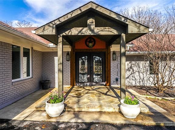 2nd image of 4433 Glen Oaks Dr