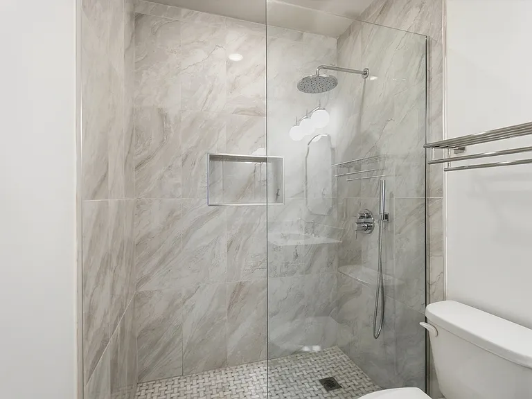 907 Main St #5 — Photo 21